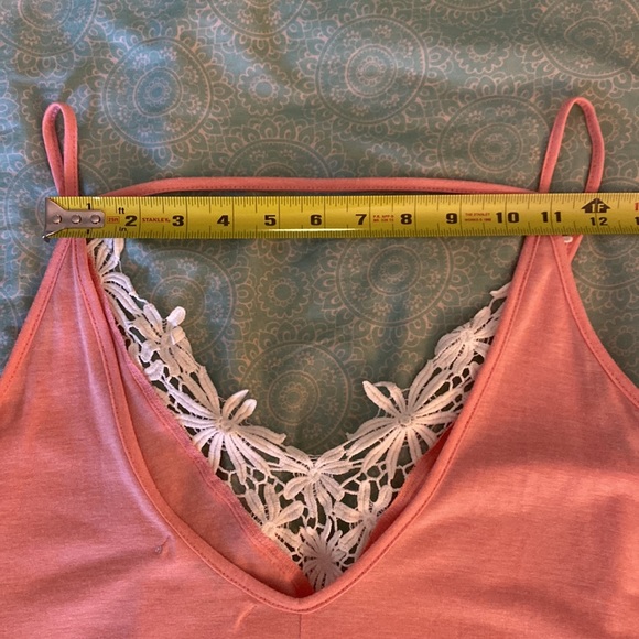 V-neck floral trim tank top - Picture 7 of 8